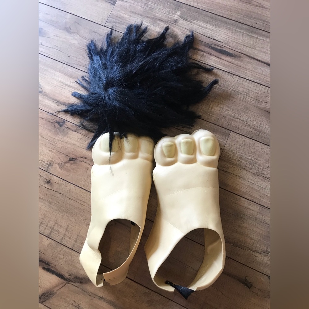 Fred Flintstone costume feet (shoe covers) and wig
